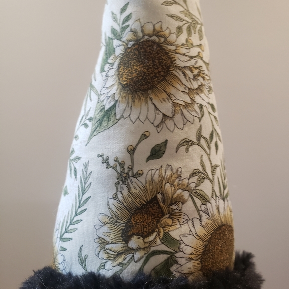 Bee Decor/ sunflower & bee gnome - Picture 10 of 13
